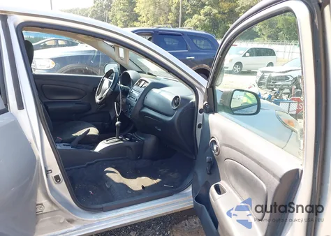 2015 Nissan Versa 1.6 S/1.6 S+/1.6 Sl/1.6 Sv z USA, uszkodzony, nr VIN 3N1CN7AP7FL831156